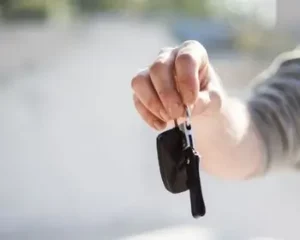 driver holding keys to cheap car hire