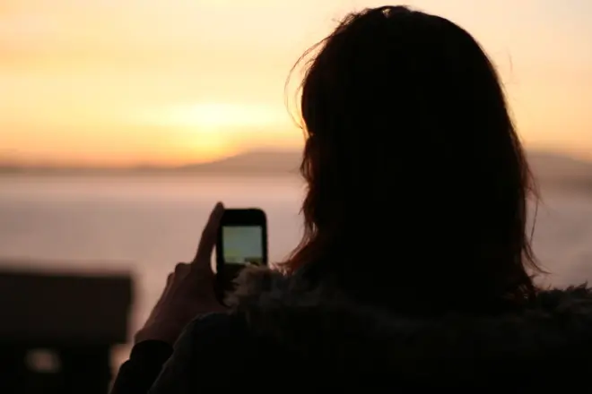 girl with smart phone