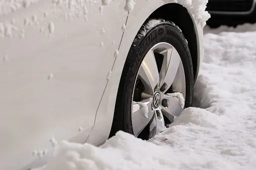 car in snow with wheels and tyres protected by car hire excess insurance